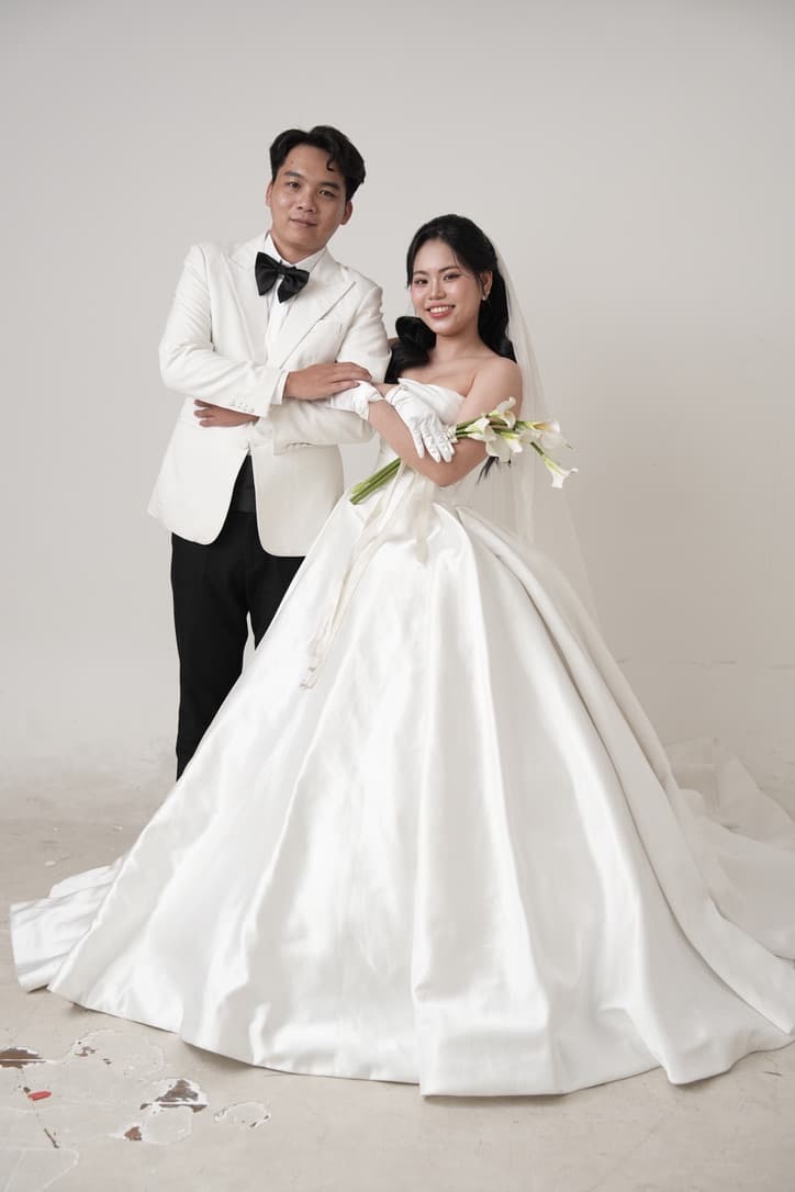 Cô dâu chú rể tại studio